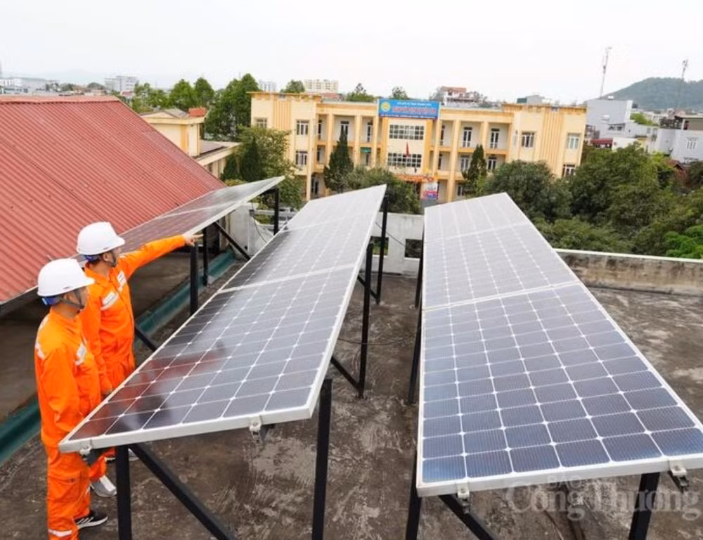 Tiêu thụ điện chạm đỉnh: Điện Mặt Trời mái nhà "chia lửa" cùng hệ thống quốc gia- Ảnh 2.