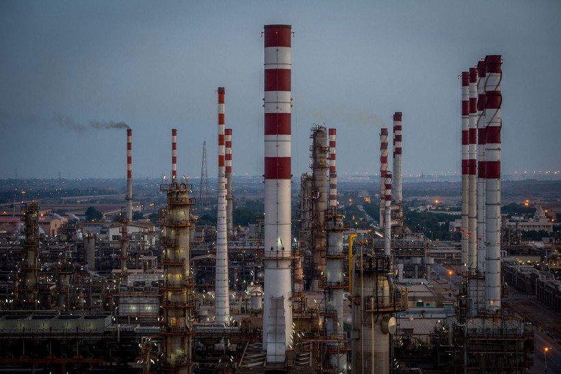 Iran đáp trả Mỹ về quy chế miễn trừ mua dầu mỏ. (Nguồn: Yahoo Finance)