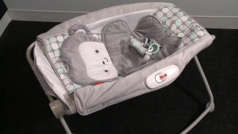 Nôi rung Rock 'n Play của Fisher-Price. (Nguồn: Dailymotion)