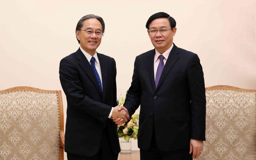 Phó Thủ tướng Vương Đình Huệ tiếp Chủ tịch Công ty dịch vụ tài chính Aeon của Nhật Bản. (Ảnh: Văn Điệp/TTXVN)