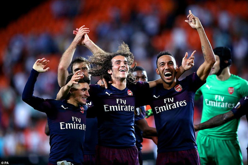 Arsenal giành vé vào chung kết Europa League.