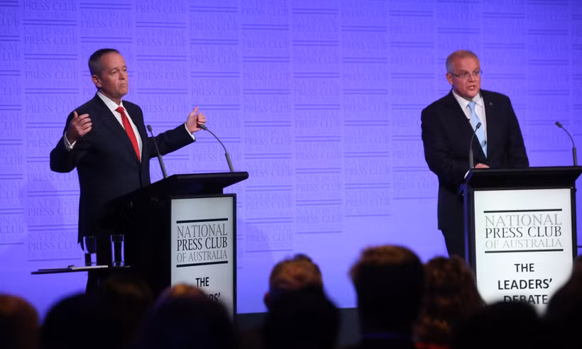 Thủ tướng Australia Scott Morrison và lãnh đạo đối lập Bill Shorten tranh luận. (Nguồn: The Guardian)