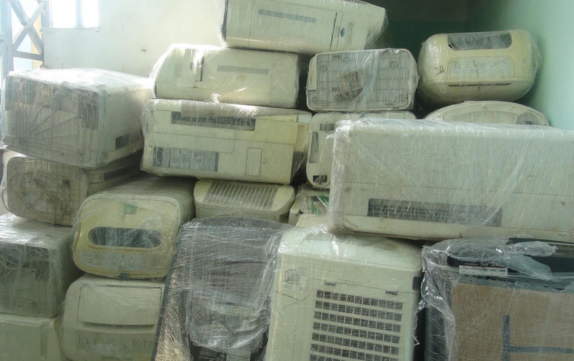 Phương tiện, hàng hóa không có giấy tờ hợp pháp đang được đưa về tại trụ sở Đội số Quản lý Thị trường số 5. (Ảnh: Đức Thọ/TTXVN)