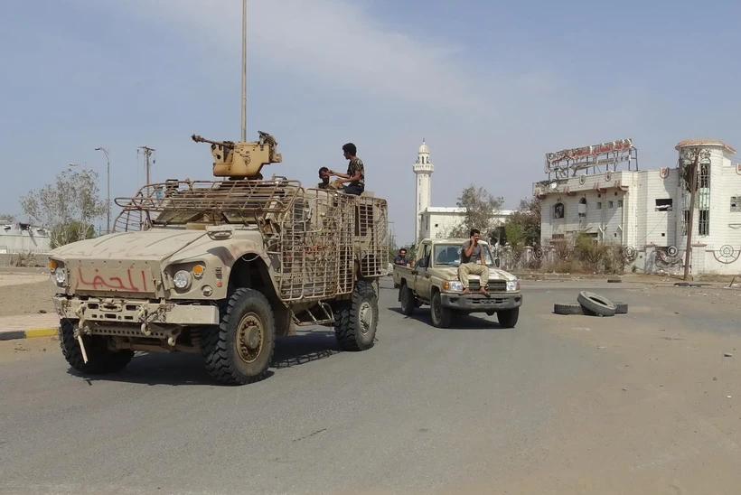 Binh sỹ ủng hộ chính phủ Yemen tại thành phố cảng Hodeida. (Ảnh: AFP/TTXVN)