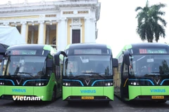 Tuyến buýt điện miễn phí E11 kết nối Yên Phụ-Bờ Hồ-Lăng Bác đi qua nhiều địa danh du lịch của Hà Nội. (Ảnh: Việt Hùng/Vietnam+)