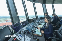 Từ ngày vào làm việc trong ngành hàng không, những kiểm soát viên không lưu luôn xác định là không bao giờ có ngày lễ, Tết. (Ảnh: Việt Hùng/Vietnam+)