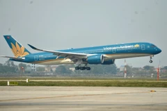 Máy bay Vietnam Airlines cất, hạ cánh tại một sân bay nước ta. (Ảnh:Vietnam+)