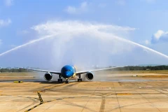 Chuyến bay đầu tiên của Vietnam Airlines khai trương Nhà ga T3 Tân Sơn Nhất đi vào hoạt động. (Ảnh: PV/Vietnam+)