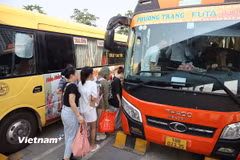 Bộ Xây dựng yêu cầu các đơn vị phục vụ tốt nhu cầu đi lại của nhân dân dịp nghỉ lễ 30/4-1/5. (Ảnh: Việt Hùng/Vietnam+)