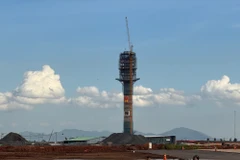 Tháp kiểm soát không lưu Cảng Hàng không quốc tế Long Thành đã vừa hoàn thành công tác đổ mái. (Ảnh: PV/Vietnam+)