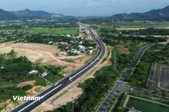 Dự án xây dựng đường cao tốc đoạn Hòa Liên-Túy Loan thuộc tuyến cao tốc Bắc-Nam phía Đông sẽ được thông tuyến vào ngày 19/8 tới đây. (Ảnh: Khánh Hùng/Vietnam+)