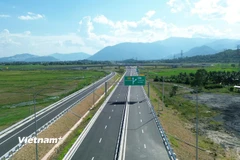 Một đoạn tuyến cao tốc Bắc-Nam có quy mô phân kỳ đầu tư 4 làn xe. (Ảnh: Việt Hùng/Vietnam+)