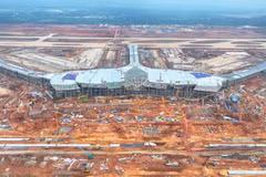 Nhà ga hành khách sân bay Long Thành đang được gấp rút thi công và sẽ đón chuyến bay đầu tiên vào cuối năm nay. (Ảnh: PV/Vietnam+)