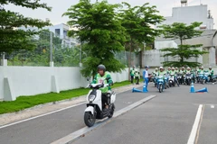 Tài xế chạy xe công nghệ được đào tạo về kiến thức và kỹ năng lái xe an toàn. (Ảnh: PV/Vietnam+)