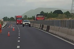 Nước rút hết, cao tốc Vĩnh Hảo-Phan Thiết đã được thông tuyến trở lại. (Ảnh: PV/Vietnam+)