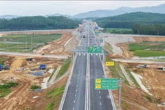 Dự án cao tốc Quảng Ngãi-Hoài Nhơn dài 88km sẵn sàng thông tuyến trước ngày 19/12. (Ảnh: PV/Vietnam+)