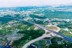 Các phương tiện sẽ được lưu thông trên cao tốc Bến Lức-Long Thành từ 18h ngày 28/4. (Ảnh: PV/Vietnam+)