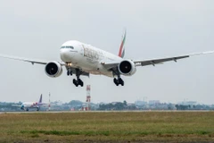 Hãng hàng không Emirates (Các Tiểu vương quốc Ả Rập Thống nhất-UAE) tại Sân bay quốc tế Nội Bài. (Ảnh: Phan Công/Vietnam+)