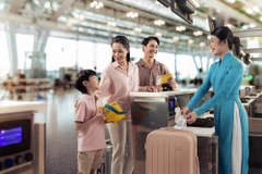 Hành khách chủ động mua vé sớm và chỉ mua vé qua các kênh chính thức của Hãng nhằm tránh bị lừa đảo. (Ảnh: PV/Vietnam+)