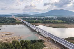 Một dự án cầu đường bộ trên tuyến cao tốc Bắc-Nam phía Đông. (Ảnh: PV/Vietnam+)