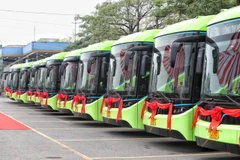 Hà Nội khai trương thêm một tuyến xe buýt điện đưa vào vận hành, khai thác. (Ảnh: Việt Hùng/Vietnam+)