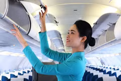 Tiếp viên Nguyễn Thị Thanh Huyền của Hãng hàng không Vietnam Airlines lần đầu đón Tết xa nhà. (Ảnh: PV/Vietnam+)