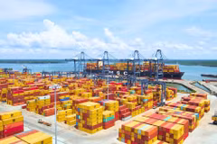 Ngành tài chính tiếp tục thực hiện miễn, giảm, gia hạn thuế, phí để hỗ trợ sản xuất đồng thời triệt để tiết kiệm chi thường xuyên và xử lý tài sản công dôi dư. (Ảnh: PV/Vietnam+)