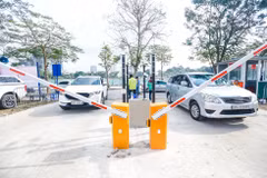 Một bãi triển khai ứng dụng công nghệ thu phí trông giữ xe không tiền mặt Phủ Tây Hồ. (Ảnh: Việt Hùng/Vietnam+) 