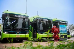 Chính thức khai trương hai tuyến buýt điện E06TC và E07TC kết nối trung tâm Hà Nội-Khu Công nghệ cao Hòa Lạc ngày 1/3/2026. (Ảnh: PV/Vietnam+)
