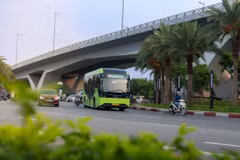 VinBus khai trương thêm tuyến buýt điện kết nối nội thành với Đông Anh. (Ảnh: PV/Vietnam+)