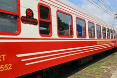 Tàu hạng sang được được thiết kế với màu đỏ chủ đạo của Hoa Phượng đỏ sẽ chạy trên tuyến Hà Nội-Hải Phòng. (Ảnh: PV/Vietnam+)