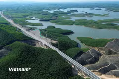 Một dự án đường bộ cao tốc được đầu tư đưa vào vận hành và khai thác. (Ảnh: Quốc Khánh/Vietnam+)