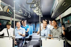 Tuyến buýt 20ATC (Nhổn-Quốc lộ 32-Minh Châu) giúp kết nối xã đảo Minh Châu với các xã, phường nội thành Thủ đô Hà Nội. (Ảnh: PV/Vietnam+)