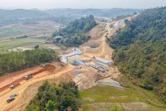 Nhà thầu tăng tốc thi công Dự án cao tốc Đồng Đăng-Trà Lĩnh. (Ảnh: PV/Vietnam+)