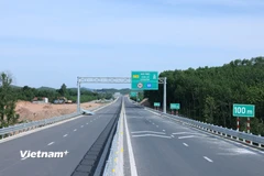 Dự án đường cao tốc Vạn Ninh-Cam Lộ sẽ được thông tuyến vào dịp 19/8 tới. (Ảnh: Quốc Khánh/Vietnam+)