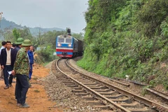 Đường sắt Bắc-Nam đoạn qua tỉnh Hà Tĩnh đã được thông tàu sau vụ tàu hàng va chạm với xe tải. (Ảnh: PV/Vietnam+)