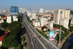 Tuyến đường Vành đai 2 đoạn Ngã Tư Sở tới cầu Vĩnh Tuy đã được thông xe và đưa vào khai thác, góp phần giảm ùn tắc giao thông nội đô. (Ảnh: Danh Lam/TTXVN)
