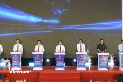 Phó Thủ tướng Chính phủ Lê Tiến Châu cũng lãnh đạo các địa phương ấn nút khởi công Dự án đầu tư hoàn chỉnh cao tốc đoạn Hà Nội-Thái Nguyên-Chợ Mới. (Ảnh: Việt Hùng/Vietnam+)