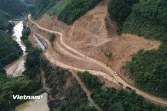 Dự án xây dựng đường Hồ Chí Minh đoạn Chợ Chu-Ngã ba Trung Sơn được lùi thời hạn hoàn thành. (Ảnh: Khánh Hùng/Vietnam+)