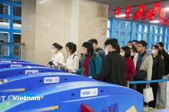 Hà Nội Metro chính thức áp dụng hệ thống kiểm soát vé tự động mới trên tuyến Cát Linh-Hà Đông. (Ảnh: Việt Hùng/Vietnam+)