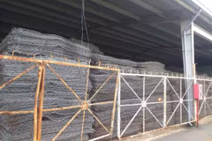 Rọ thép từ khu vực miền Nam được điều chuyển ra miền Trung để phục vụ công tác khắc phục hậu quả thiên tai. (Ảnh: PV/Vietnam+)