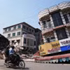Một tòa nhà bị động đất làm đổ nghiêng tại Naypyidaw, Myanmar. (Nguồn: Al Jazeera)