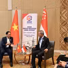 Phó Thủ tướng, Bộ trưởng Ngoại giao Bùi Thanh Sơn (trái) gặp Bộ trưởng Ngoại giao Singapore Vivian Balakrishnan. (Ảnh: Hằng Linh/TTXVN)