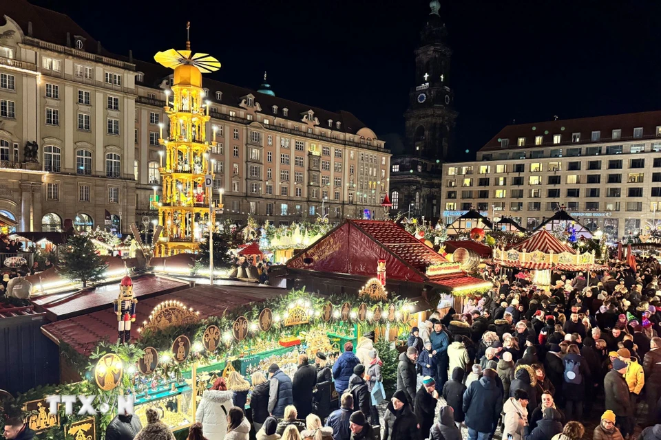 Chợ Striezelmarkt 590 năm tuổi, chợ Giáng sinh lâu đời nhất ở thành phố Dresden. (Ảnh: Thu Hằng/TTXVN)