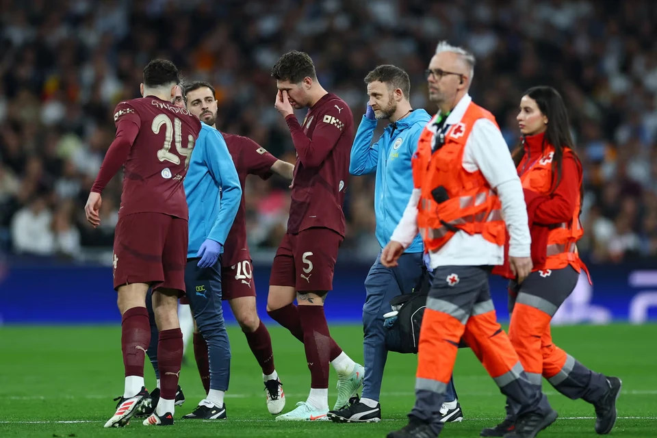 Không chỉ có bàn thắng sớm, Real còn hưởng lợi khi trụ cột John Stones của Man City sớm rời sân vì chấn thương. (Nguồn: Reuters)