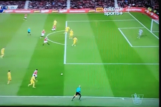 Nhấp chuột để xem ảnh động. Cận cảnh bàn thắng tuyệt đẹp của Rooney vào lưới Liverpool ảnh 2