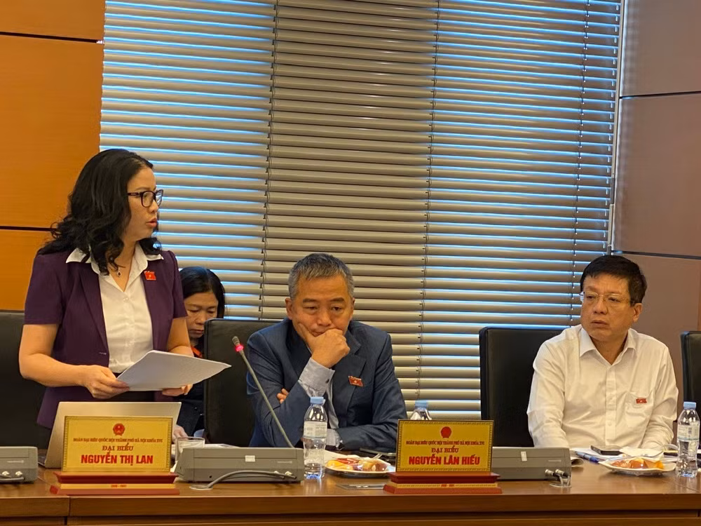 Đại biểu Nguyễn Thị Lan (Đoàn Hà Nội) góp ý tại thảo luận tổ sáng 9/4. (Ảnh: Vietnam+) 3298b3644d39cc679528.jpg