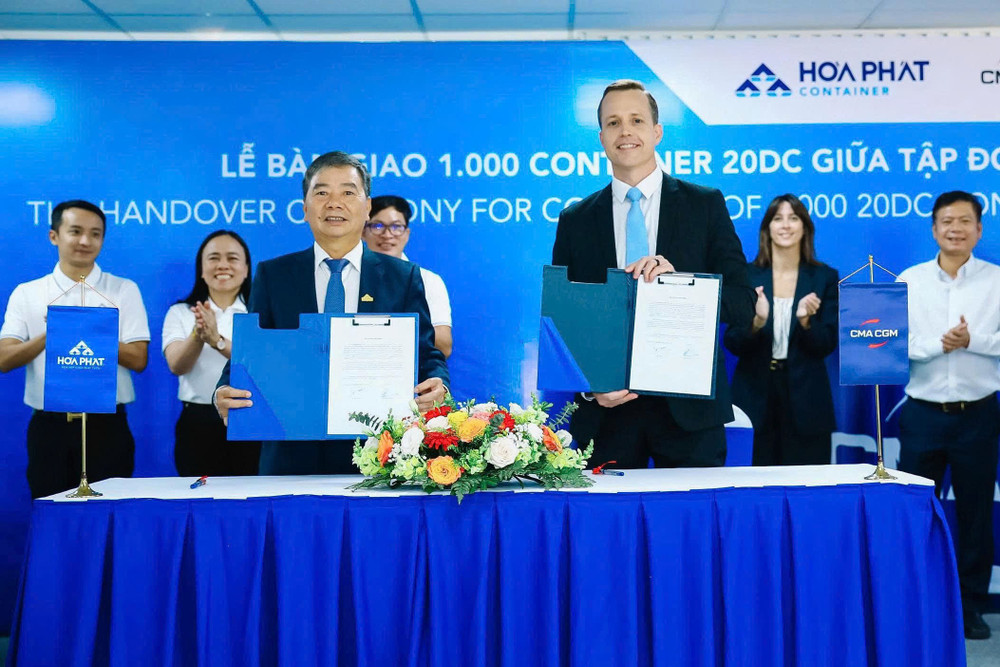 Hòa Phát bàn giao 1.000 container cho hãng tàu hàng đầu thế giới | Vietnam+  (VietnamPlus)