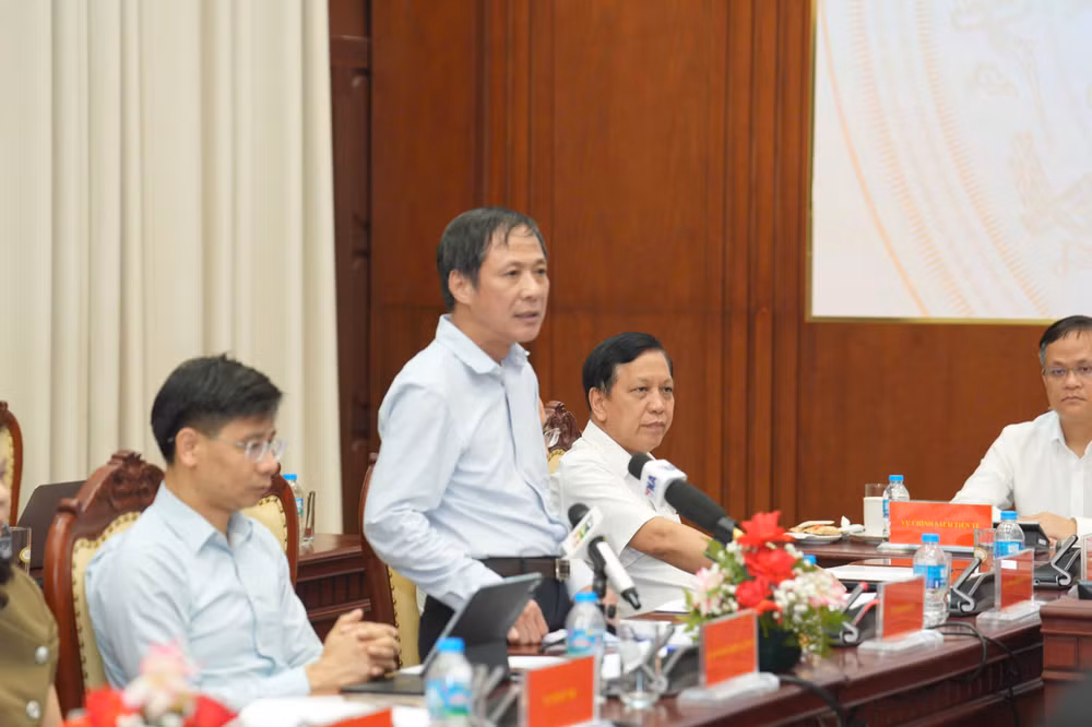 Ông Lê Văn Tuyên - Phó Vụ trưởng Vụ Thanh toán Ngân hàng Nhà nước chia sẻ tại họp báo. (Ảnh: Vietnam+) ce936f6a-35f5-4232-b03e-b0eb27f8b0ef.jpg