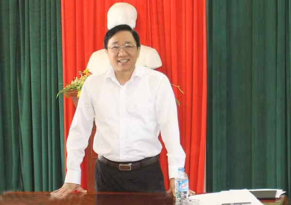 anh-1-tong-giam-doc-duong-quyet-thang-lam-viec-tai-chi-nhanh-nhcsxh-tinh-phu-tho.jpg